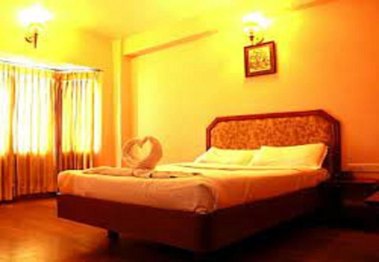אוטי Hotel Blue Bird מראה חיצוני תמונה
