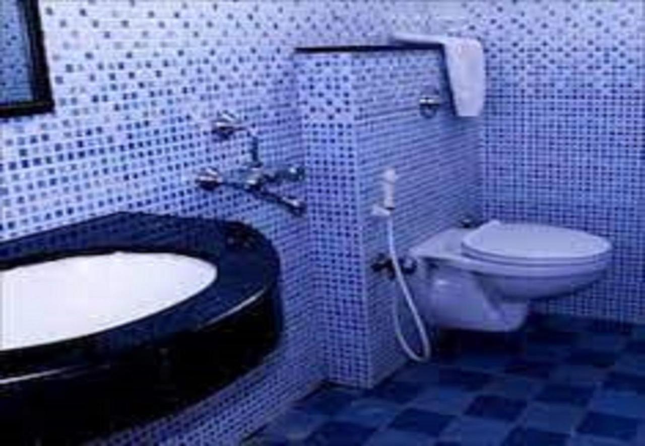 אוטי Hotel Blue Bird מראה חיצוני תמונה