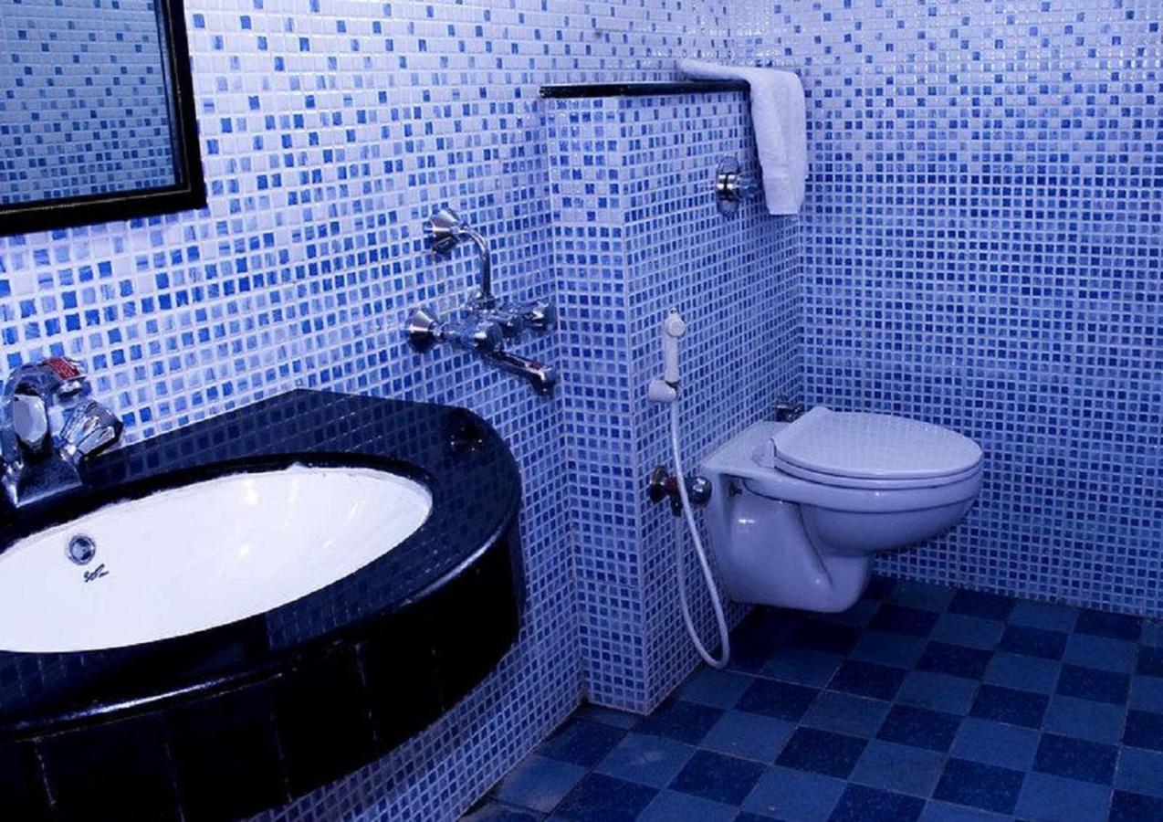 אוטי Hotel Blue Bird מראה חיצוני תמונה