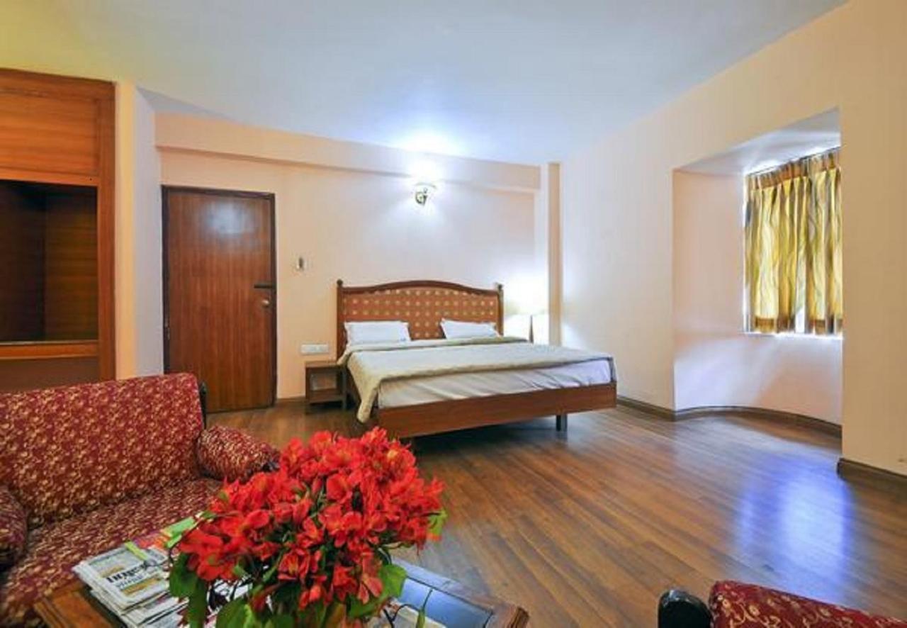 אוטי Hotel Blue Bird מראה חיצוני תמונה