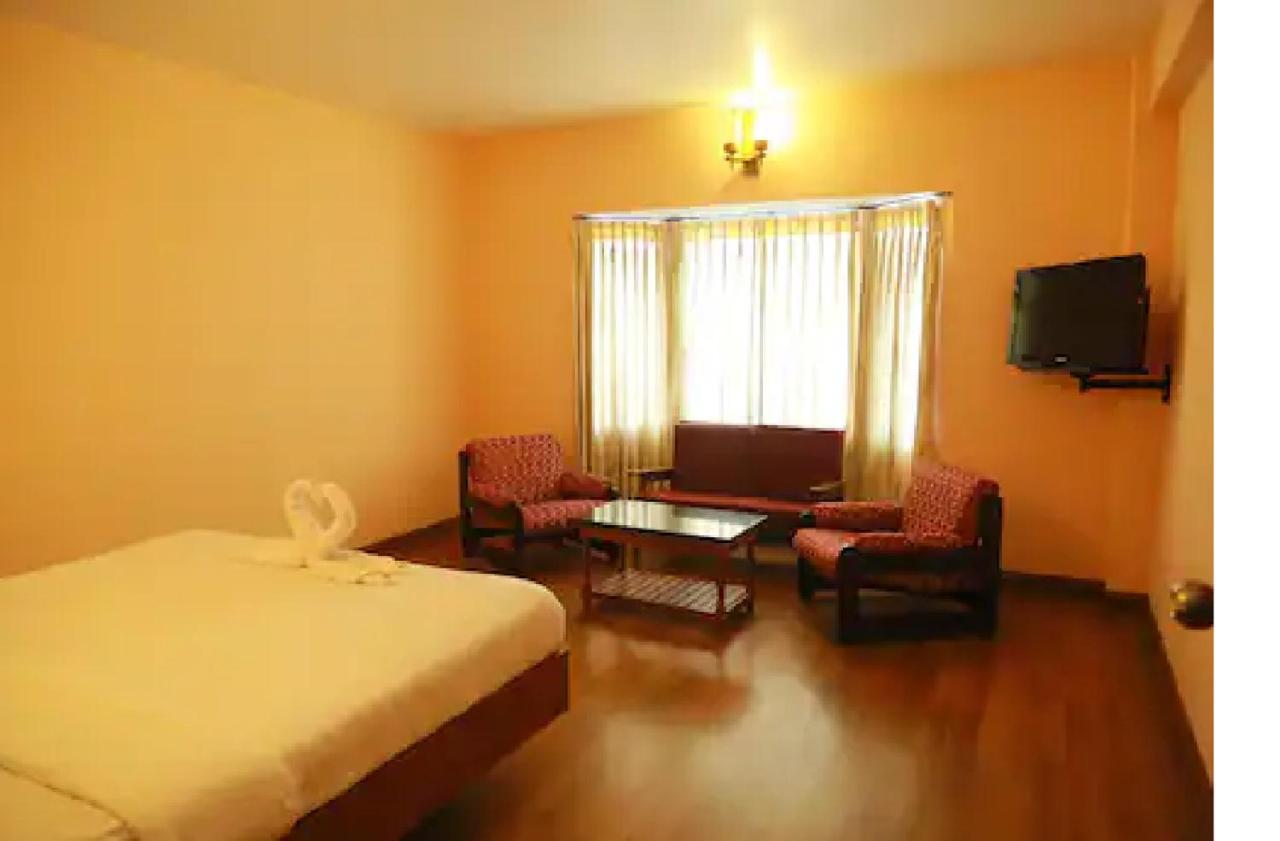 אוטי Hotel Blue Bird מראה חיצוני תמונה