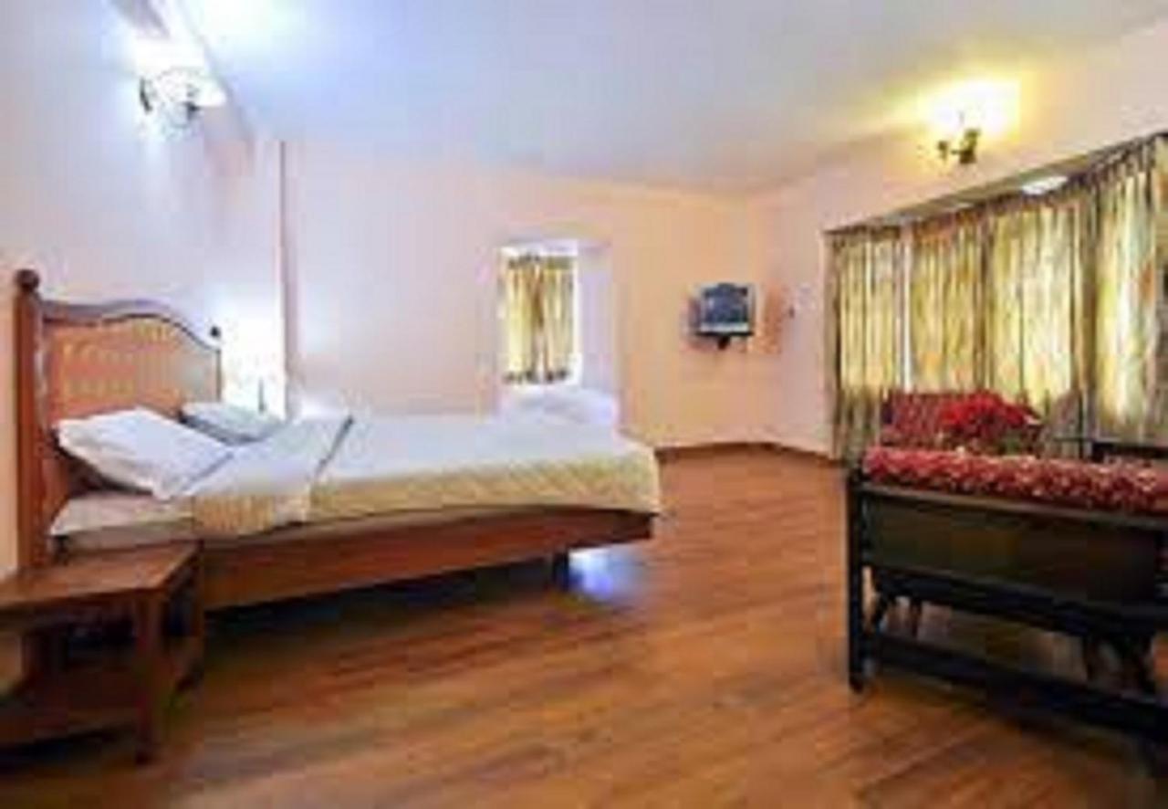 אוטי Hotel Blue Bird מראה חיצוני תמונה