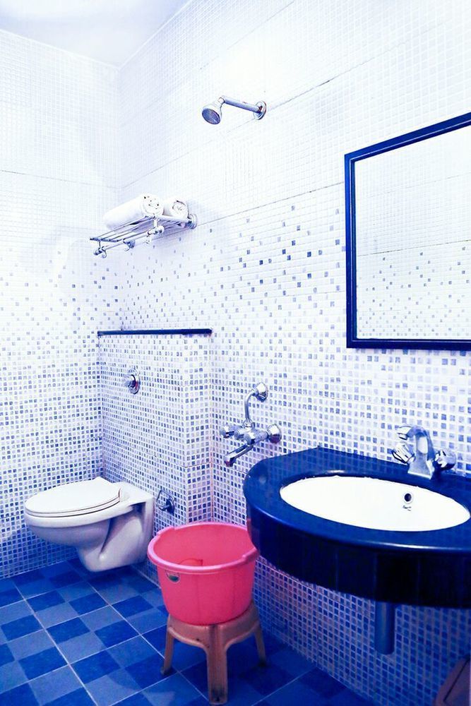 אוטי Hotel Blue Bird מראה חיצוני תמונה