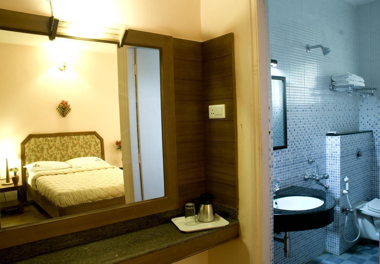 אוטי Hotel Blue Bird מראה חיצוני תמונה