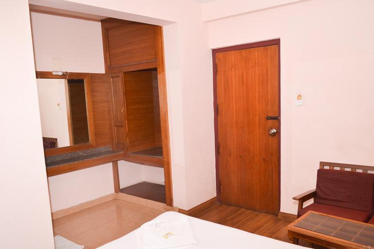 אוטי Hotel Blue Bird מראה חיצוני תמונה