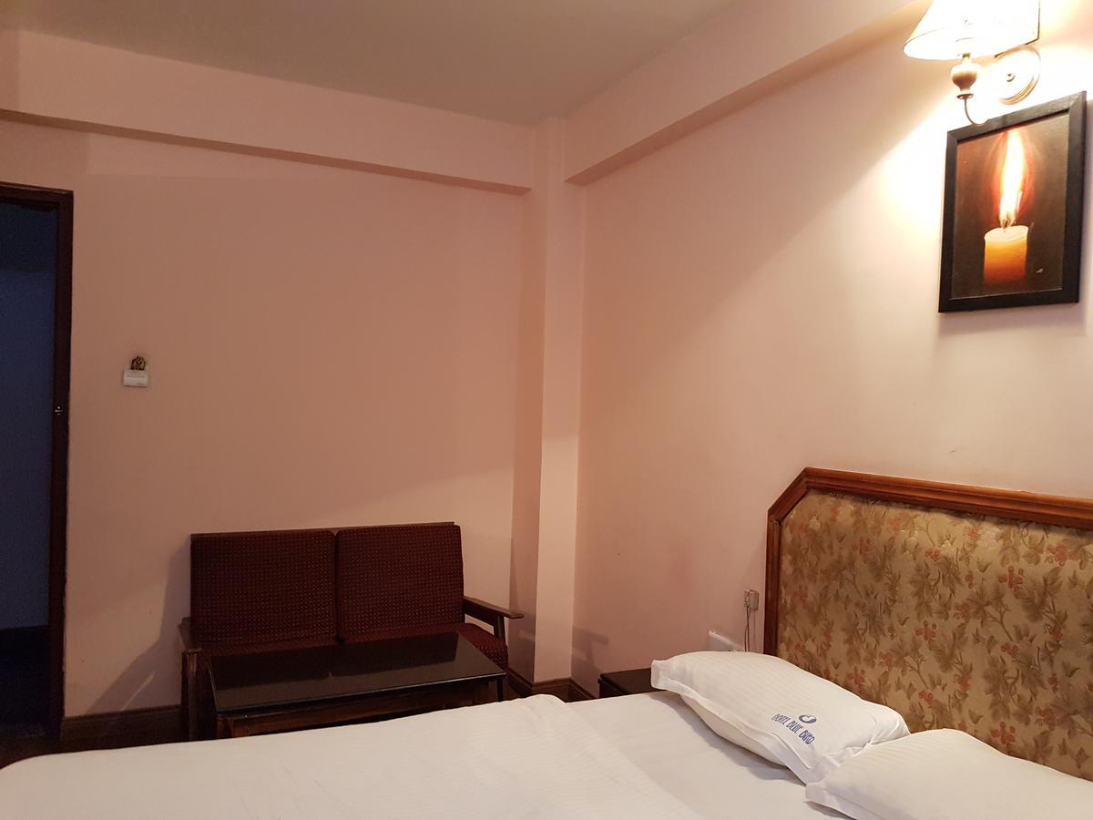 אוטי Hotel Blue Bird מראה חיצוני תמונה