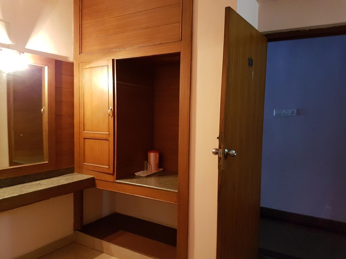 אוטי Hotel Blue Bird מראה חיצוני תמונה