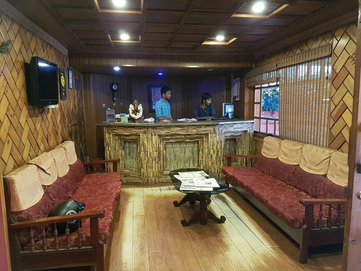 אוטי Hotel Blue Bird מראה חיצוני תמונה