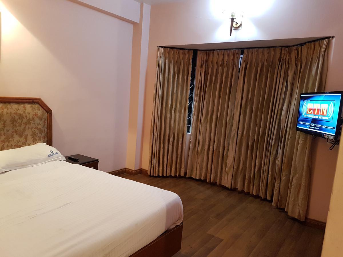 אוטי Hotel Blue Bird מראה חיצוני תמונה