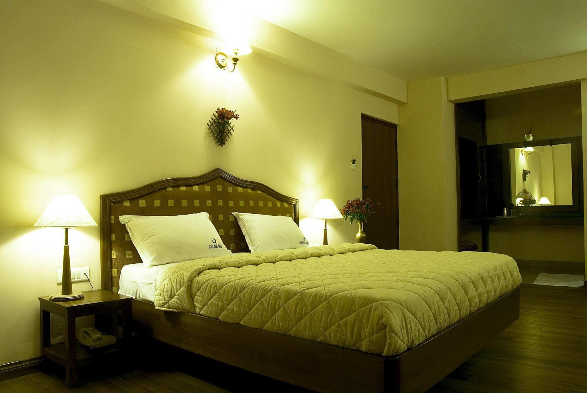 אוטי Hotel Blue Bird מראה חיצוני תמונה