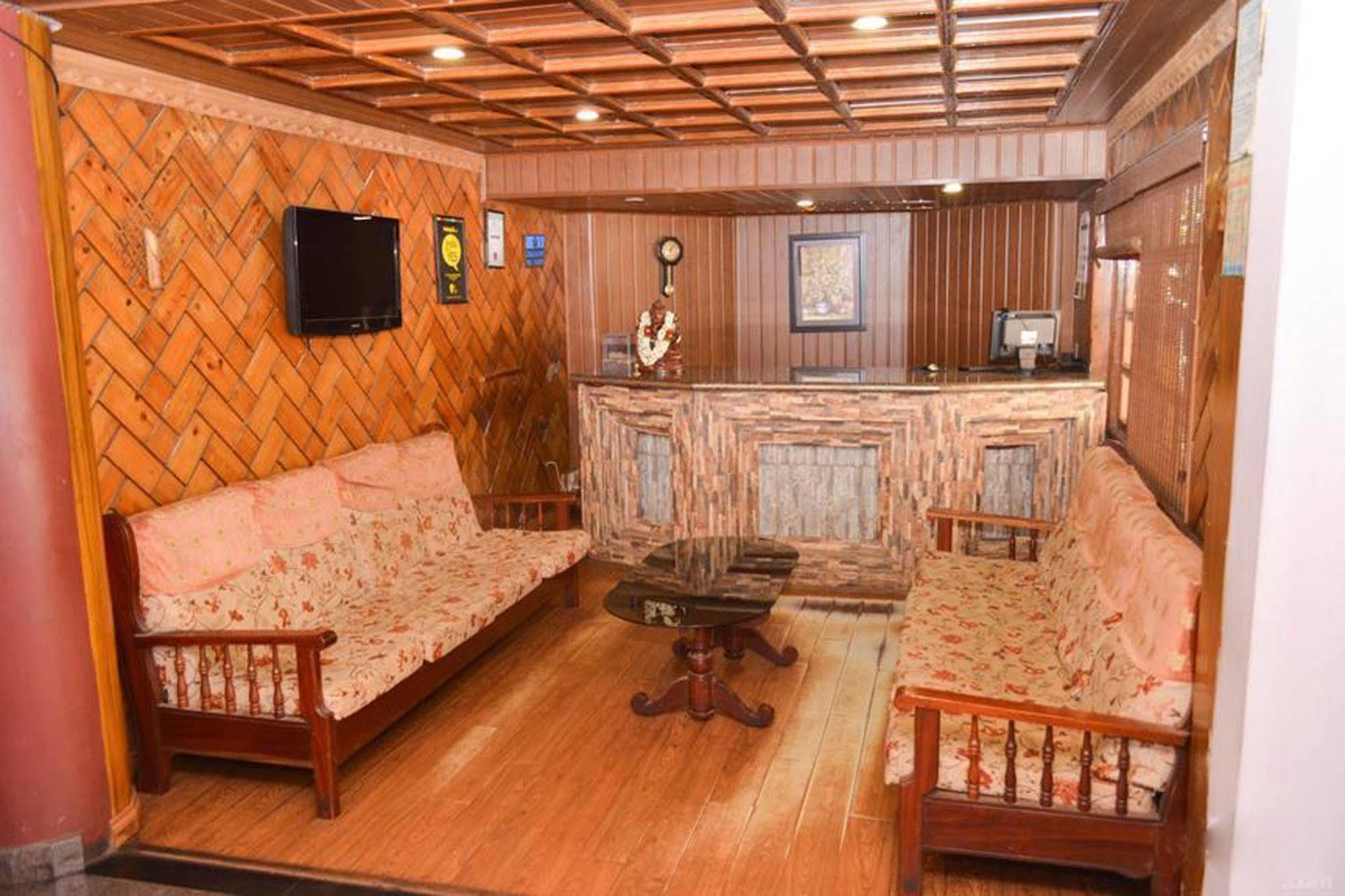 אוטי Hotel Blue Bird מראה חיצוני תמונה